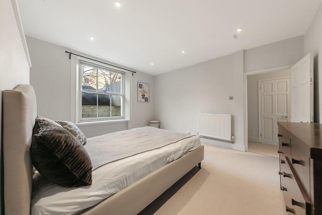 Bedroom One (2).jpg