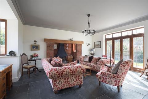 Fern Lodge, 2a Appleacres, Stoke Hammond, Milton Keynes, MK17 9ET