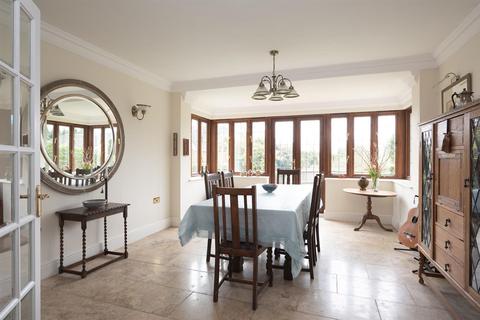 Fern Lodge, 2a Appleacres, Stoke Hammond, Milton Keynes, MK17 9ET