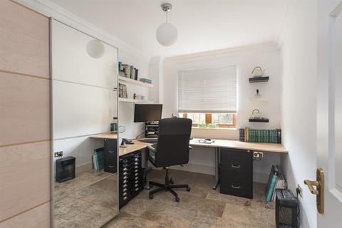 Fern Lodge, 2a Appleacres, Stoke Hammond, Milton Keynes, MK17 9ET