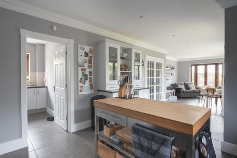 Fern Lodge, 2a Appleacres, Stoke Hammond, Milton Keynes, MK17 9ET