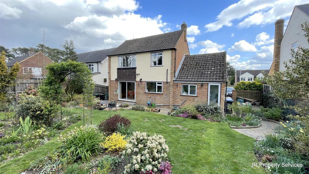 Thrush Lane, Cuffley 4 bed detached house £899,995