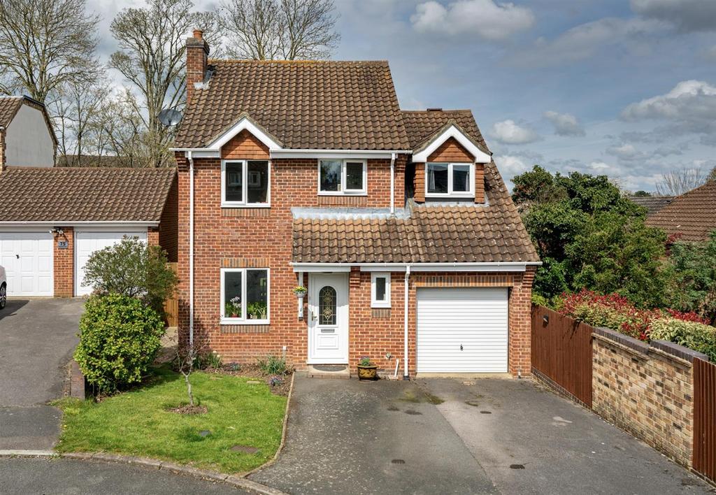 Betjeman Way, Gadebridge, Hemel... 4 bed detached house £625,000
