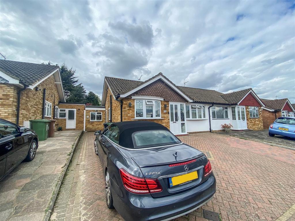 Arden Close, Bushey Heath, 2 bed semidetached bungalow £675,000