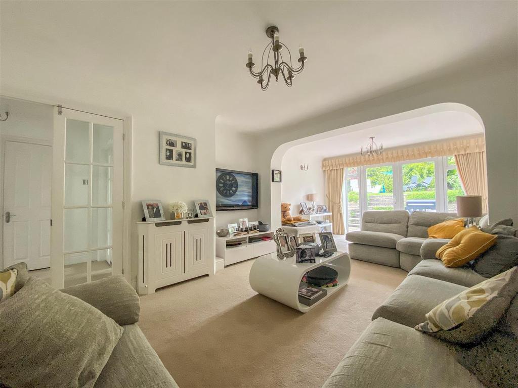 Arden Close, Bushey Heath, 2 bed semidetached bungalow £675,000