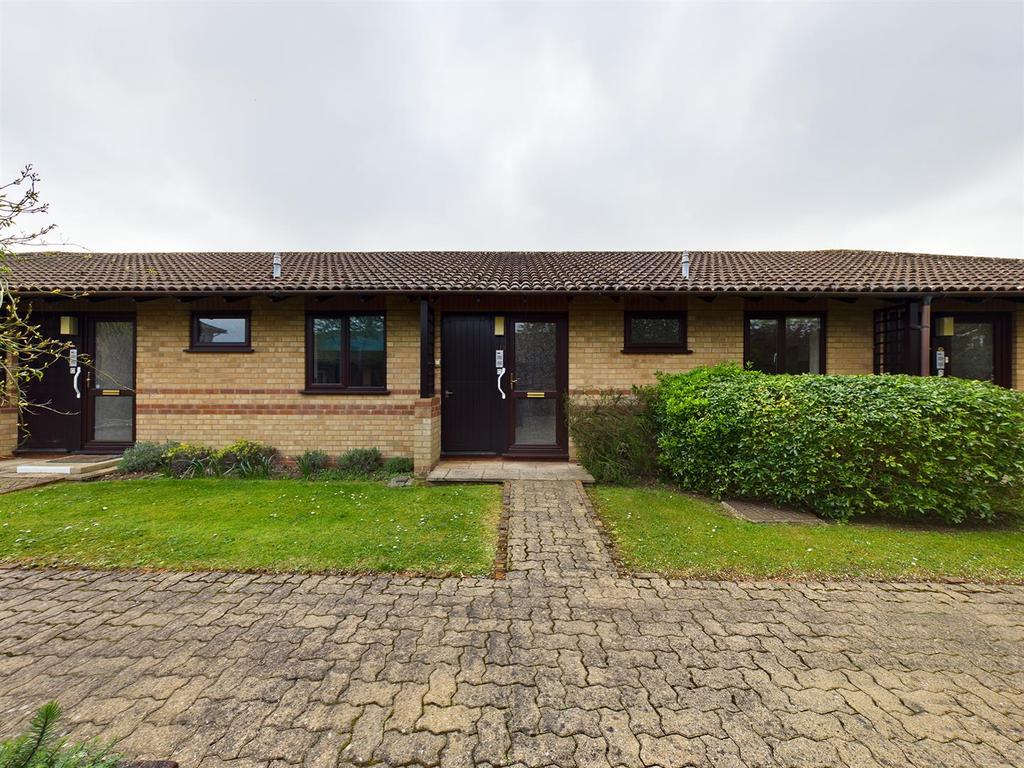 Kendal Gardens, Basingstoke 1 bed terraced bungalow £165,000