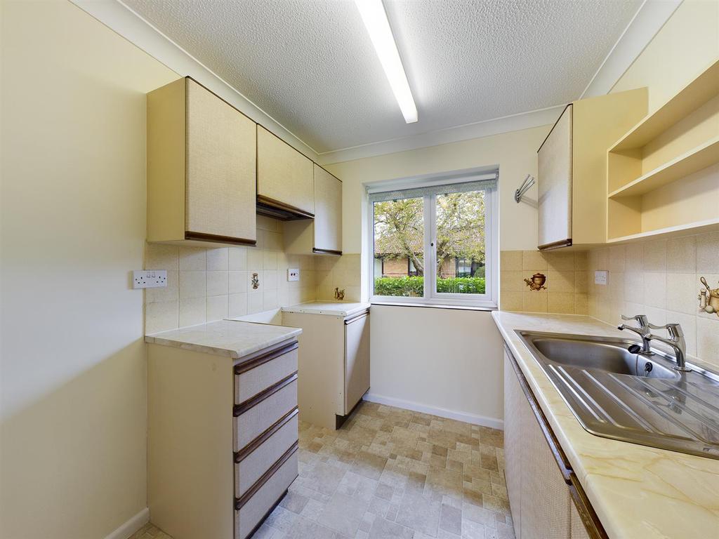Kendal Gardens, Basingstoke 1 bed terraced bungalow £165,000