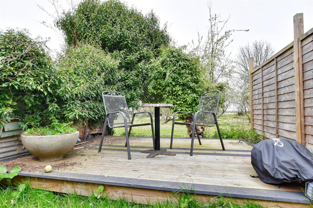 The Strand, Winchelsea 2 bed terraced house £300,000