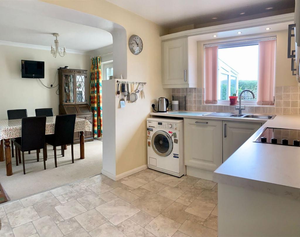 Kitchen / dining room