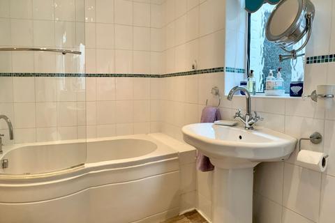 2 The Close, Northampton, NN2 7TW