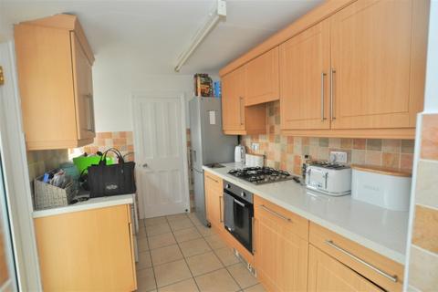 2 bedroom terraced house to rent, Highbury Road, Hitchin, SG4