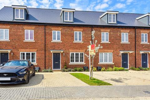 3 bedroom terraced house for sale - Kingsmere,  Oxfordshire,  OX26