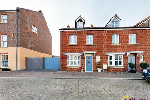 4 bedroom terraced house for sale, Ocho Rios Mews, Sovereign Harbour South, Eastbourne, BN23