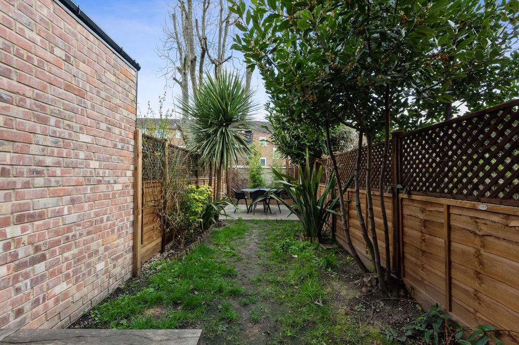 0404202211 LLSN 44a Geldeston Road  E5 8 SB 003.jpg