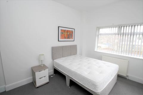 1 bedroom in a house share to rent - De La Pole Avenue, HU3