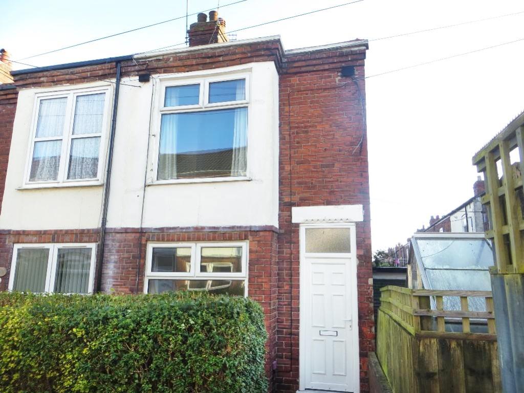Castle Grove, Perth Street West, HU5 2 bed end of terrace house £475