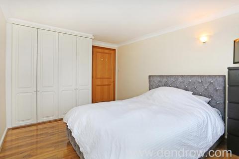 3 bedroom flat to rent, Ferrymans Quay, London, SW6