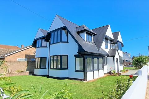 5 bedroom detached house for sale - Chewton Way
