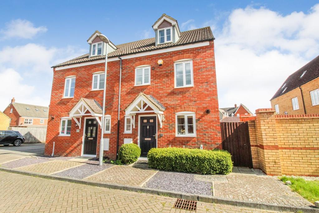 Russet Close, Bedford 3 bed semidetached house £335,000