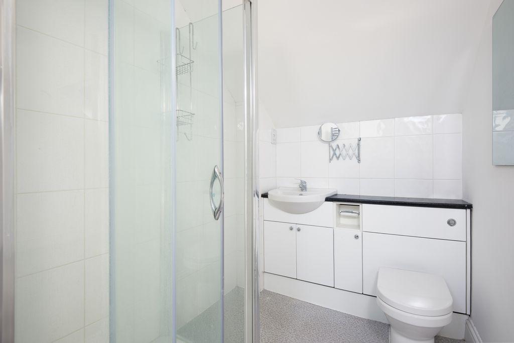 Ensuite to Bed 1