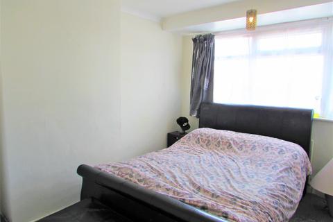 165 The Heights, Northolt, UB5 4BT