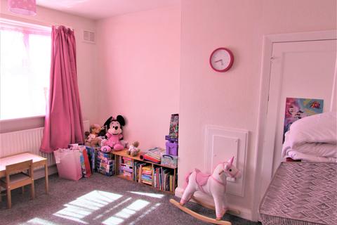 165 The Heights, Northolt, UB5 4BT