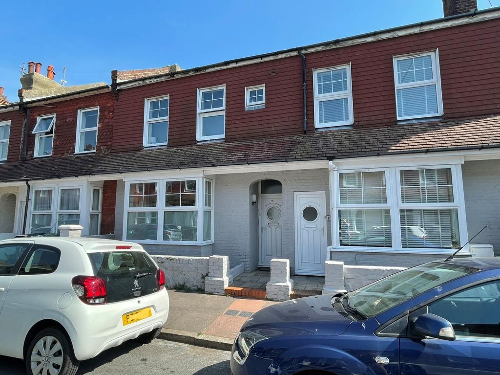 Road, Eastbourne BN22 2 bed terraced house £900 pcm (£208 pw)