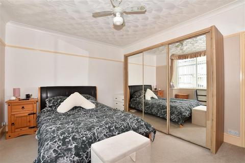 2 bedroom detached bungalow for sale - Victoria Avenue, Broadstairs, Kent