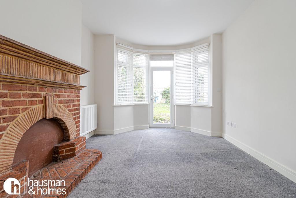 Heathfield Gardens, Brent Cross 4 bed semidetached house £2,600 pcm