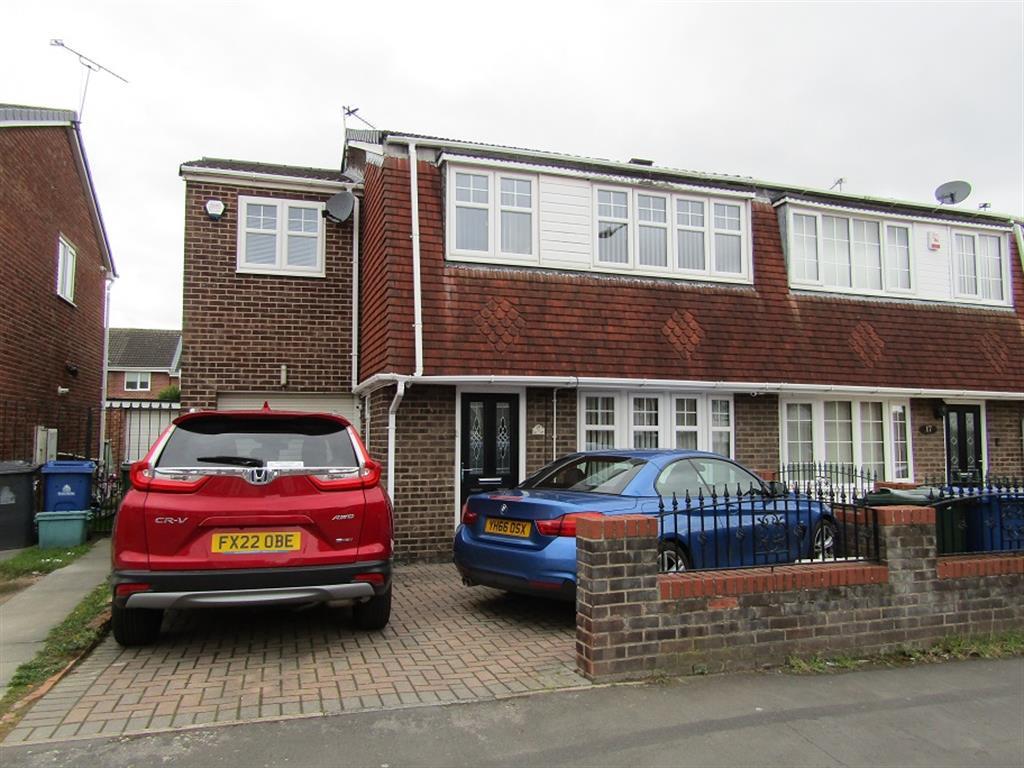 Farringdon Drive, New Rossington, Doncaster, DN11 0UU 4 bed semi