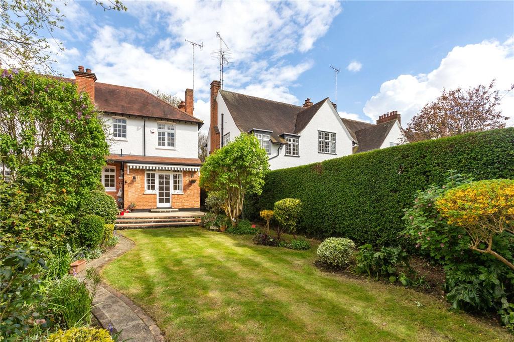 Crescent, London, W5 3 bed end of terrace house £950,000