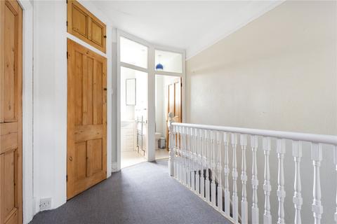 16 Winscombe Crescent, London, W5 1AZ