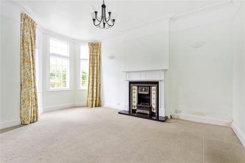 16 Winscombe Crescent, London, W5 1AZ