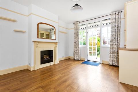 16 Winscombe Crescent, London, W5 1AZ