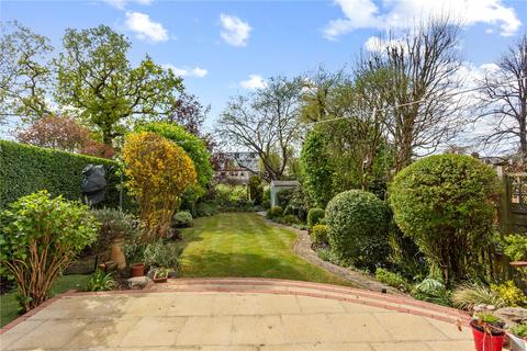 16 Winscombe Crescent, London, W5 1AZ