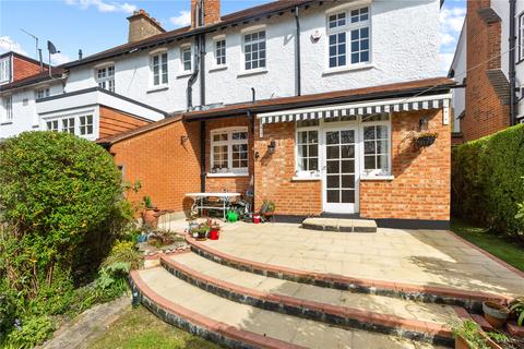 16 Winscombe Crescent, London, W5 1AZ