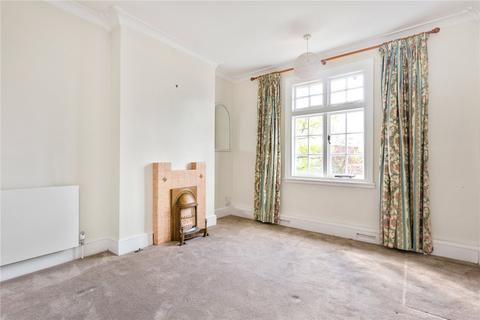 16 Winscombe Crescent, London, W5 1AZ