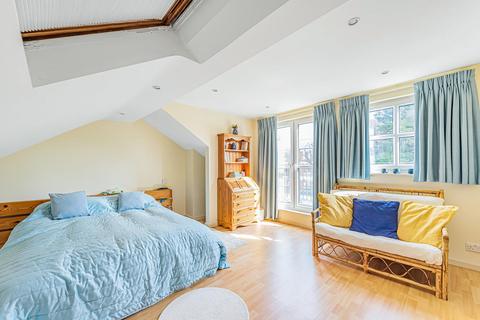 44a Sarre Road, London, NW2 3SL