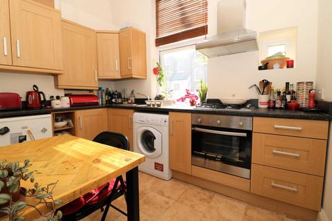 Studio to rent, Bride Street, London