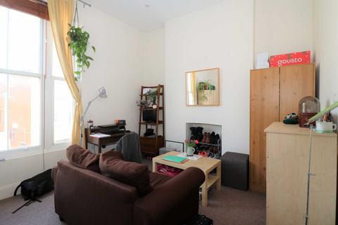 Studio to rent, Bride Street, London