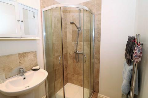 Studio to rent, Bride Street, London