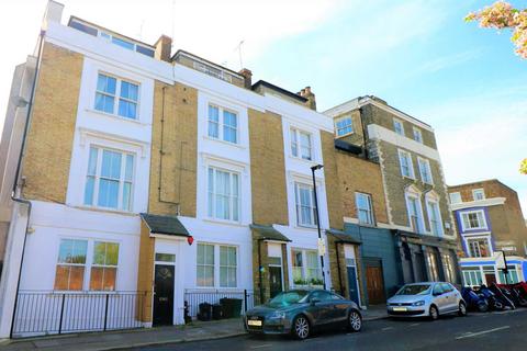 Studio to rent, Bride Street, London