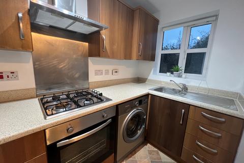 3 bedroom semi-detached house to rent, Sunbeam Way, Coventry, CV3