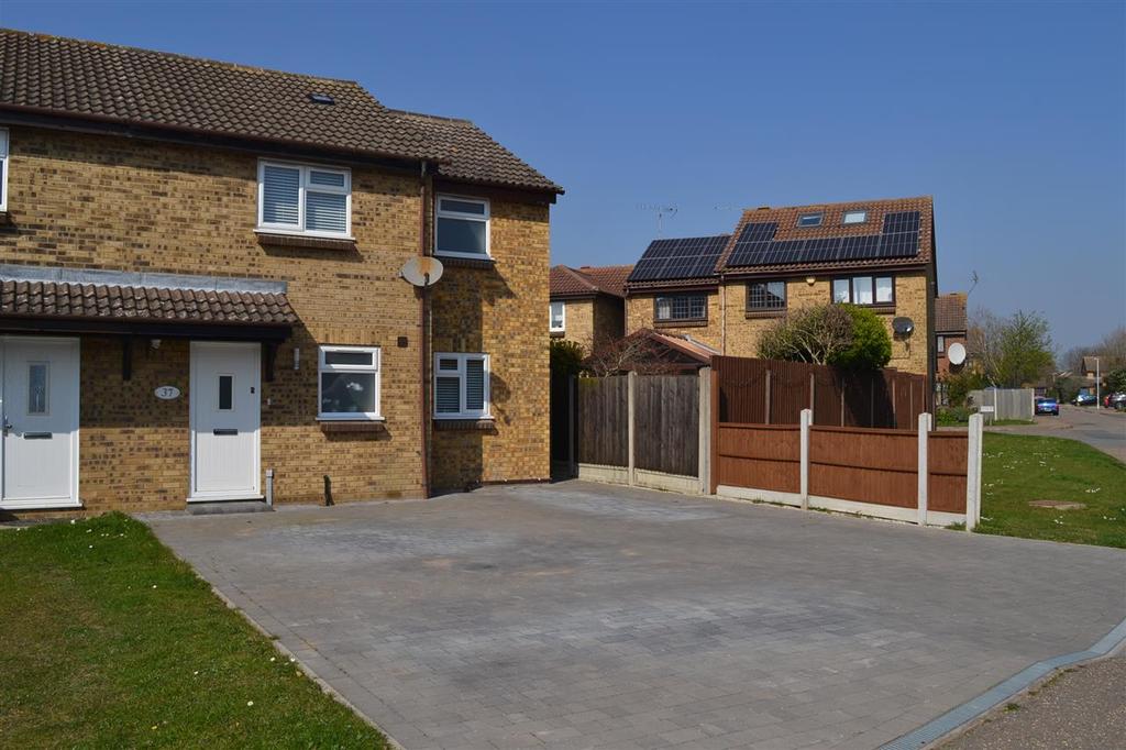 Beardsley Drive, Springfield, Chelmsford 3 bed semidetached house £450,000