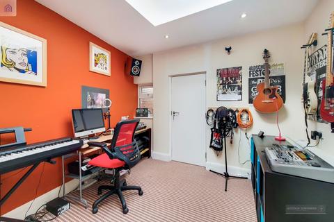 51 Vicars Moor Lane, London, N21 2QN
