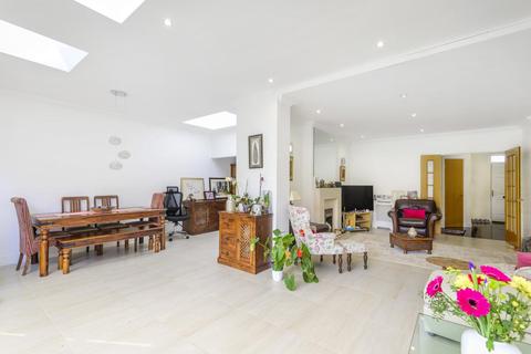 8 Rawlings Close, Beckenham, BR3 3GR