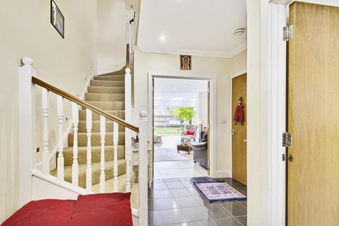8 Rawlings Close, Beckenham, BR3 3GR