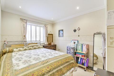 8 Rawlings Close, Beckenham, BR3 3GR