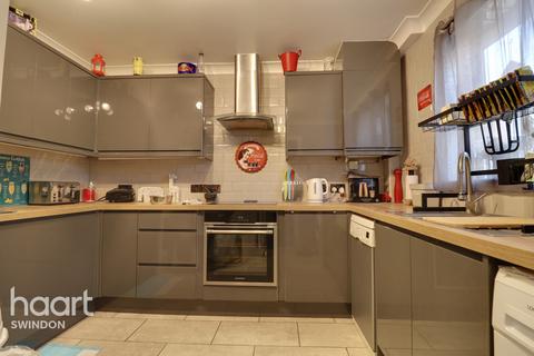 12 Highmoor Copse, Peatmoor, Swindon, SN5 5AB