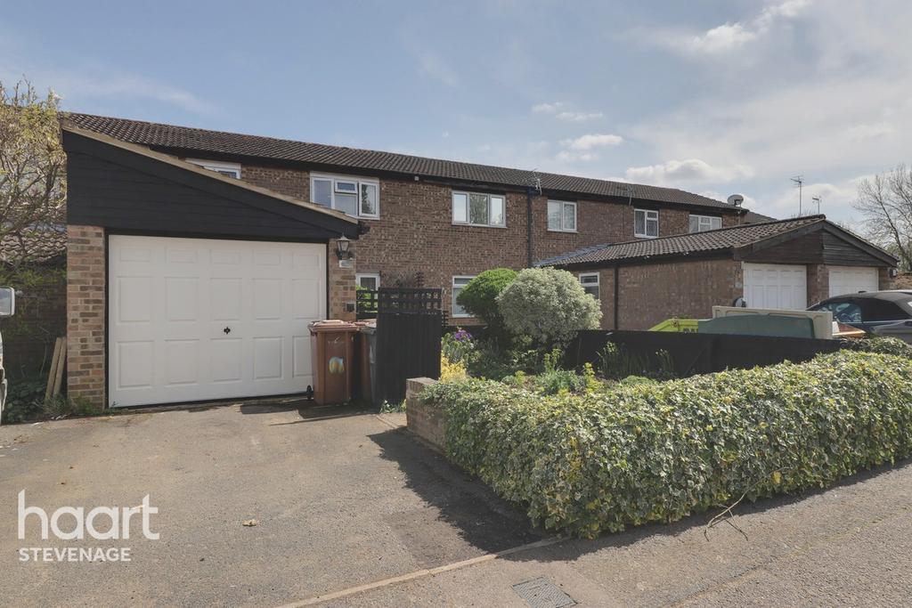Stirling Close, Stevenage 3 bed terraced house £400,000